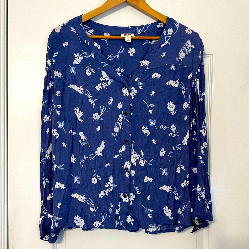 NWOT a.n.a. SZ Large blouse. Beautiful!